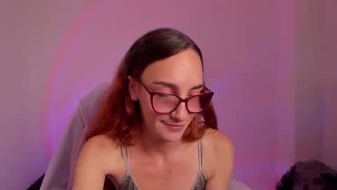 Snapshot of liahilton_ chatting on 09.24.25 lh6 9c online show from 09.24.25