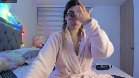 Lia  online show from 02.19.25