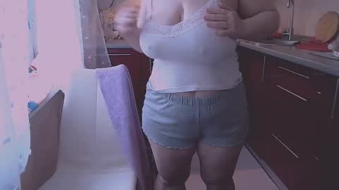 Snapshot of liahsofty chatting on 05.17.26 miss Lia colection for travel online show from 05.17.26