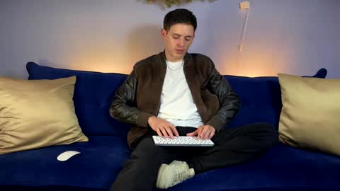 Liam online show from 01.04.25