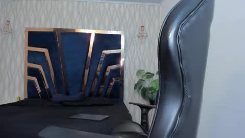 LIAM KLEIN online show from 02.15.26