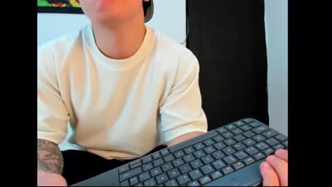 Snapshot of liam_saint chatting on 06.25.26 Call me Lian online show from 06.25.26