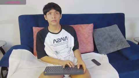 Snapshot of liam_sinclair chatting on 11.24.25 Liam online show from 11.24.25