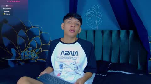 Snapshot of liam_sinclair chatting on 12.01.25 Liam online show from 12.01.25