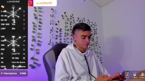 Snapshot of lian_23_ chatting on 01.21.25 online show from 01.21.25