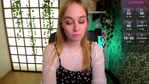 Snapshot of liana_bright chatting on 12.11.24 Liana online show from 12.11.24