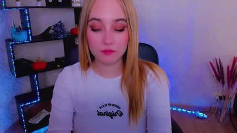 Snapshot of liana_bright chatting on 12.14.24 Liana online show from 12.14.24