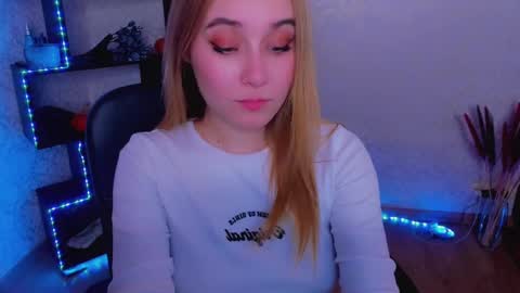 Snapshot of liana_bright chatting on 12.14.24 Liana online show from 12.14.24