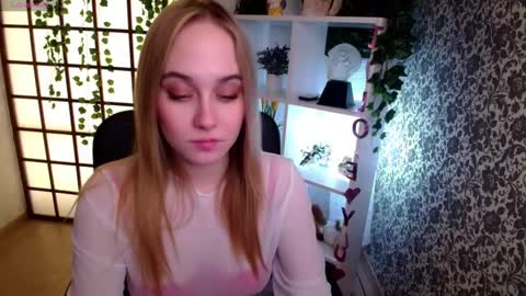 Snapshot of liana_bright chatting on 12.17.24 Liana online show from 12.17.24