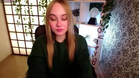 Snapshot of liana_bright chatting on 12.23.24 Liana online show from 12.23.24