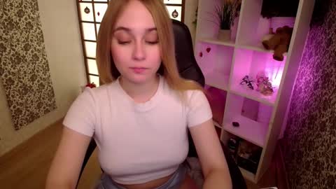 Snapshot of liana_bright chatting on 01.23.25 Liana online show from 01.23.25