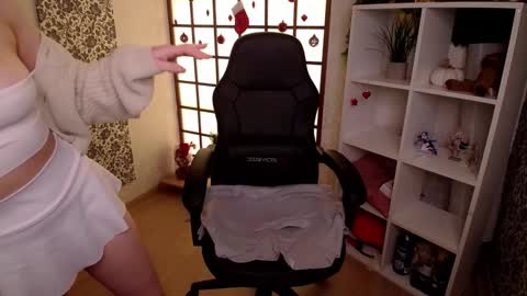 Snapshot of liana_bright chatting on 01.28.25 Liana online show from 01.28.25