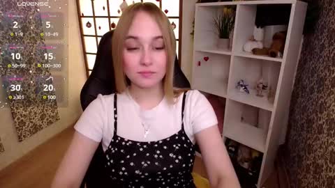 Snapshot of liana_bright chatting on 01.30.25 Liana online show from 01.30.25