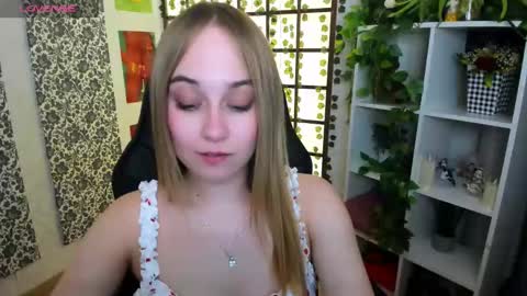 Snapshot of liana_bright chatting on 03.11.25 Liana online show from 03.11.25