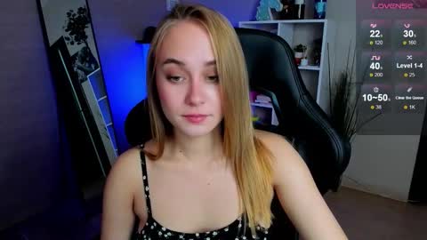 Snapshot of liana_bright chatting on 10.12.25 Liana online show from 10.12.25