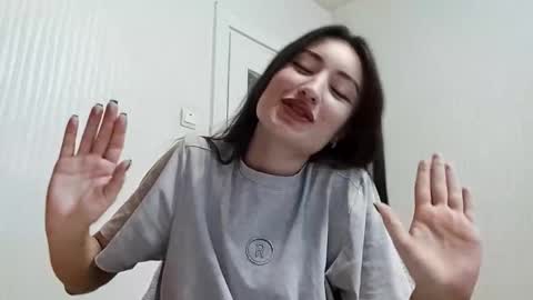 Snapshot of lianefinkel chatting on 11.19.25 Lia online show from 11.19.25