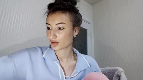 Snapshot of lianefinkel chatting on 11.23.25 Lia online show from 11.23.25