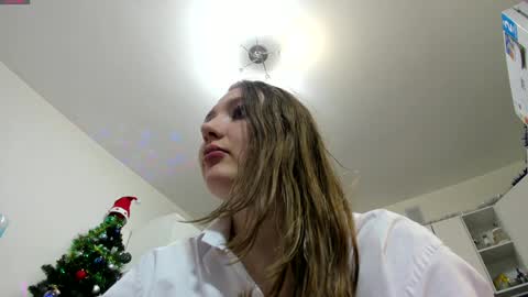 Snapshot of lianema chatting on 01.05.25 Kate online show from 01.05.25