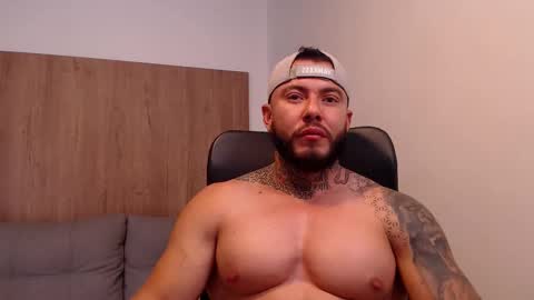 Snapshot of lianjones9 chatting on 10.25.25 lianjones9 online show from 10.25.25