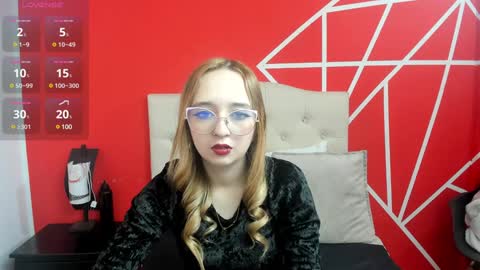 Lia Roberts online show from 01.10.25