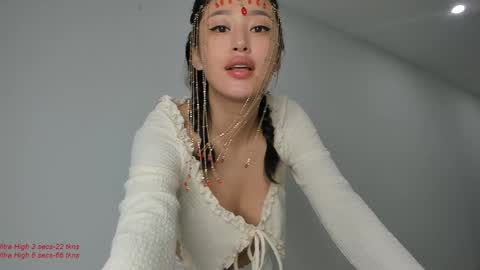 Snapshot of liavee chatting on 12.27.24 Lia online show from 12.27.24