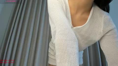 Snapshot of liavee chatting on 02.12.25 Lia online show from 02.12.25