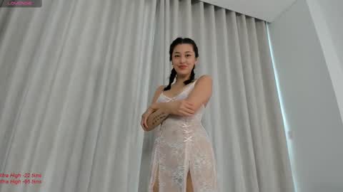 Snapshot of liavee chatting on 02.21.25 Lia online show from 02.21.25