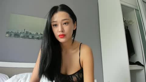 Snapshot of liavee chatting on 11.12.25 Lia online show from 11.12.25