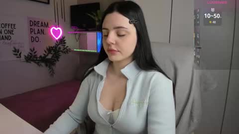 Lia online show from 11.17.25