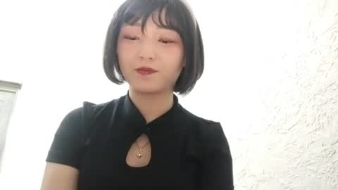 Snapshot of libbiepostlethwaite chatting on 04.27.26 Molly online show from 04.27.26