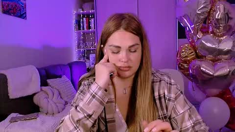 Snapshot of libra_mia chatting on 10.24.25 libra_mia online show from 10.24.25