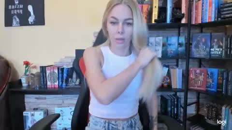 Snapshot of library_girl chatting on 12.01.25 Anna online show from 12.01.25