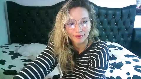 Snapshot of licethf00x chatting on 09.18.25 licethf00x online show from 09.18.25