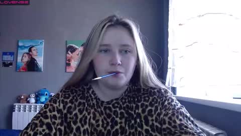 Snapshot of light_lunaa chatting on 09.18.25 light_lunaa online show from 09.18.25