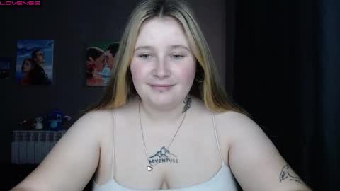 Snapshot of light_lunaa chatting on 09.29.25 light_lunaa online show from 09.29.25