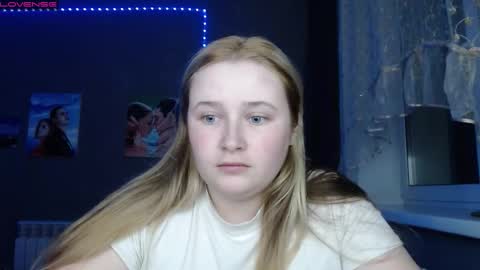 Snapshot of light_lunaa chatting on 10.24.25 light_lunaa online show from 10.24.25
