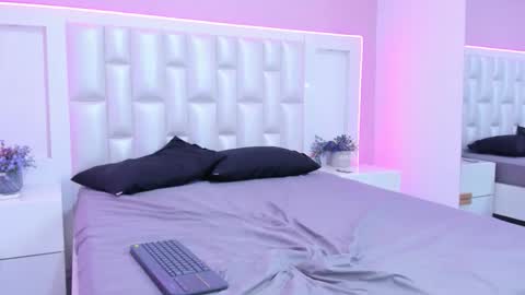 Lia  online show from 04.18.26