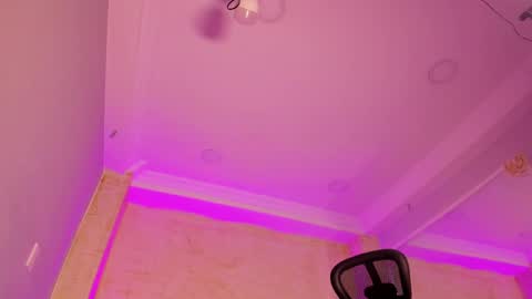 L I I A M online show from 02.12.25