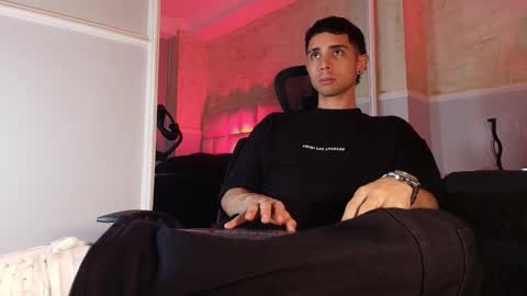 L I I A M online show from 03.11.25