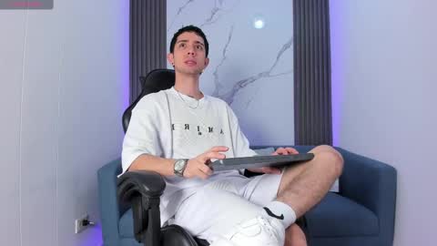 L I I A M online show from 09.10.25