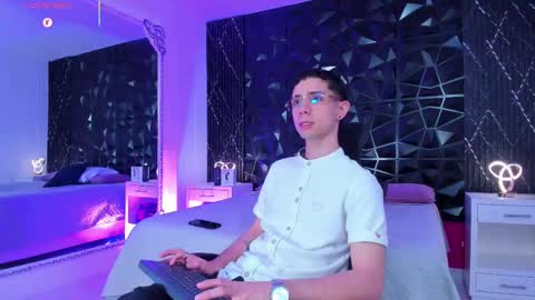 L I I A M online show from 09.12.25