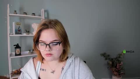 Snapshot of lika_pop chatting on 11.15.25 lika_pop online show from 11.15.25