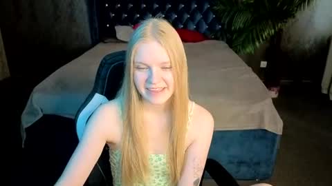 Snapshot of lil_cookie_monster chatting on 07.18.26 Erica online show from 07.18.26