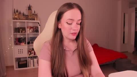 Snapshot of lil_happiness chatting on 09.29.25 for free registration 3 online show from 09.29.25