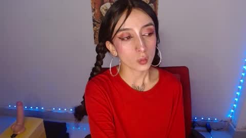 Snapshot of lil_lisaa chatting on 12.22.24 Lisaa online show from 12.22.24