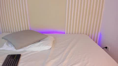 Snapshot of lila_cohen chatting on 11.19.25 L I L A online show from 11.19.25