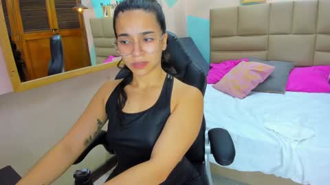 Snapshot of lila_foox chatting on 01.04.25 LILA online show from 01.04.25