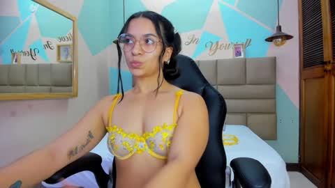 Snapshot of lila_foox chatting on 01.11.25 LILA online show from 01.11.25