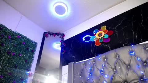   online show from 03.05.25