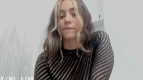 Snapshot of lila_herz chatting on 12.09.24 Ren online show from 12.09.24